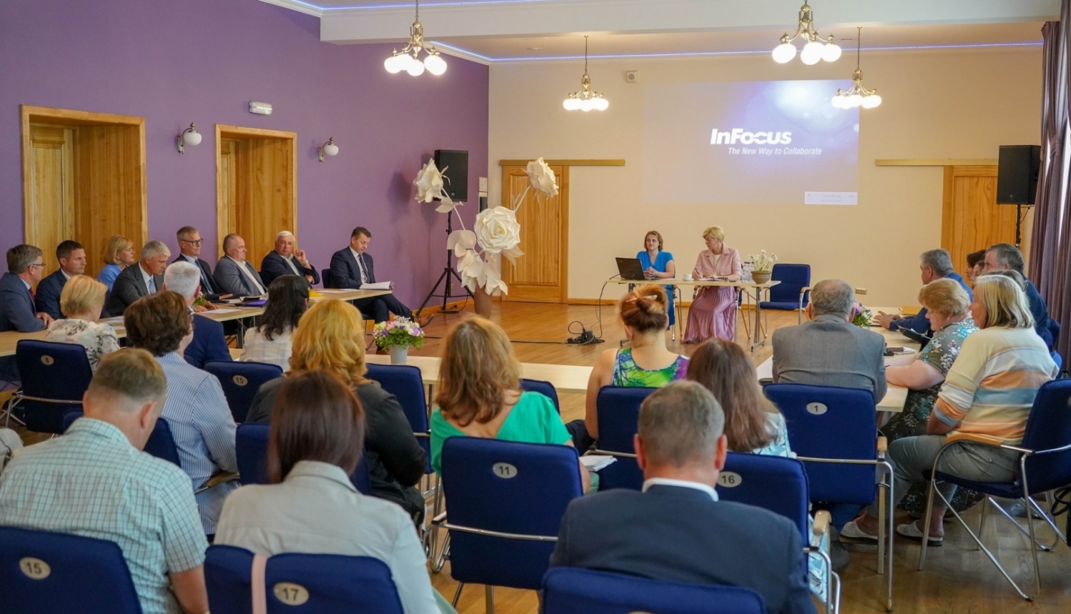Latgales plānošanas reģiona Attīstības padomes (LPRAP) sēde ar Izglītības un zinātnes ministres dalību Ludzā