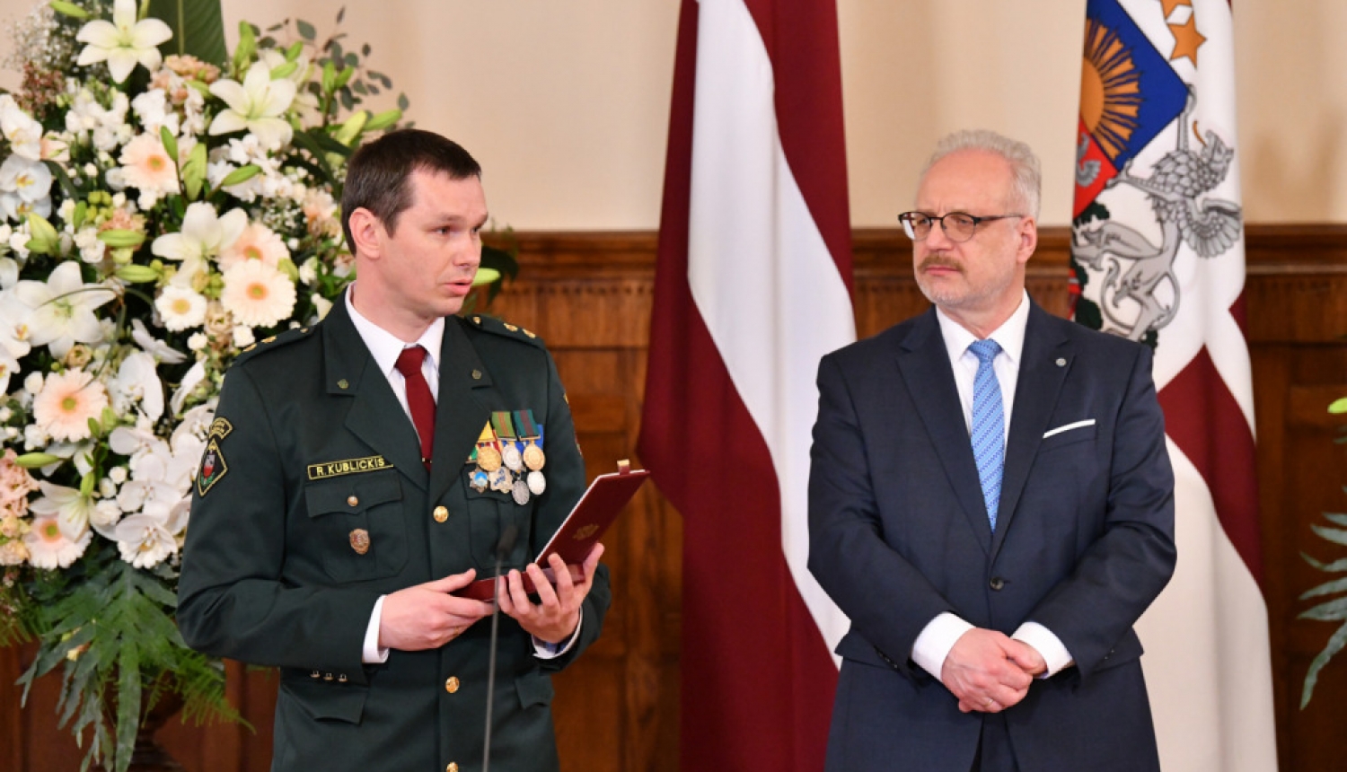 Valsts prezidents Rīgas pilī pasniedz 2021. gadā piešķirtos augstākos Latvijas valsts apbalvojumus 63 izcilām personībām