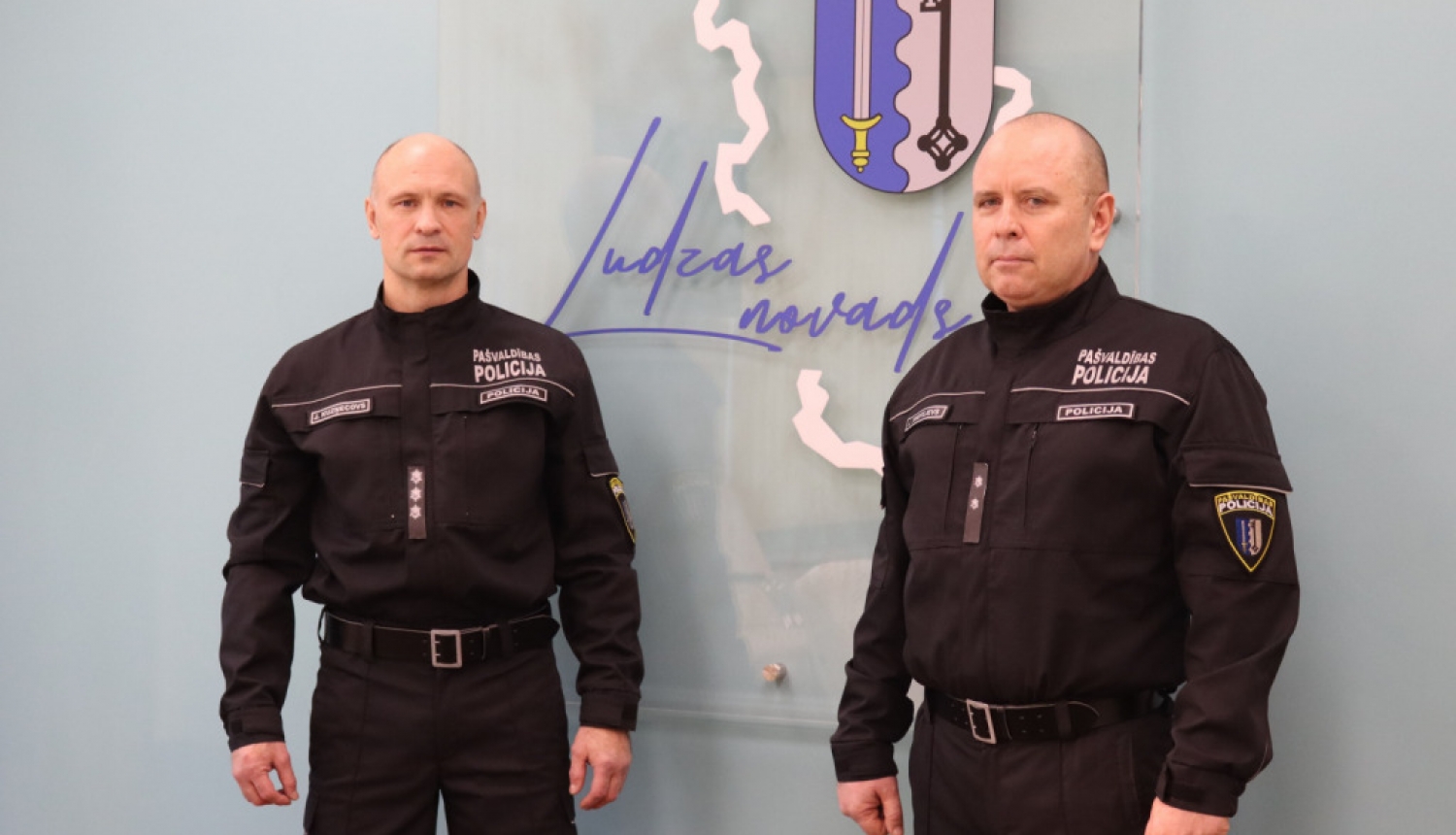 Attēlā no kreisās puses: Ludzas novada pašvaldības policijas priekšnieks Jurijs Kuzņecovs un Ludzas novada pašvaldības policijas inspektors Juris Timofejevs.